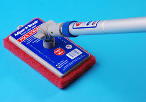 Telescopic tile scrubber