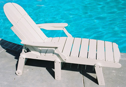 75-091 - Chaise lounge with arms by the pool